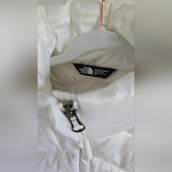 The North Face | Women's 550 down vest in White, size S - Picture 5 of 12